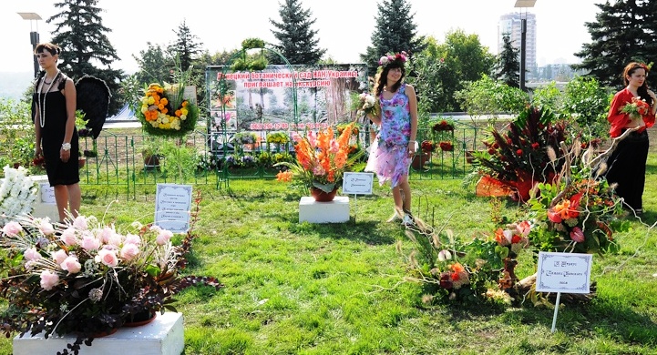 Донецк Выставка цветов 2012 Произведения великих композиторов в исполнении цветов