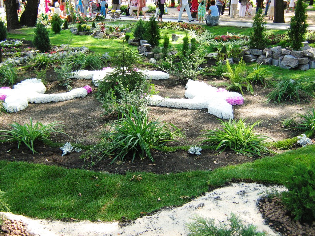 Донецк Выставка цветов 2010 Гуси-лебеди