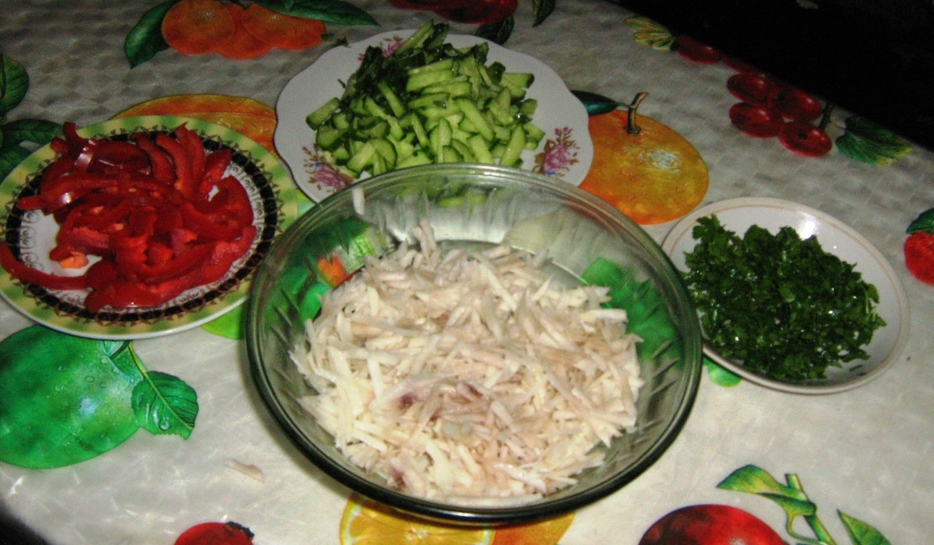 Салат из топинамбура нарезанные продукты